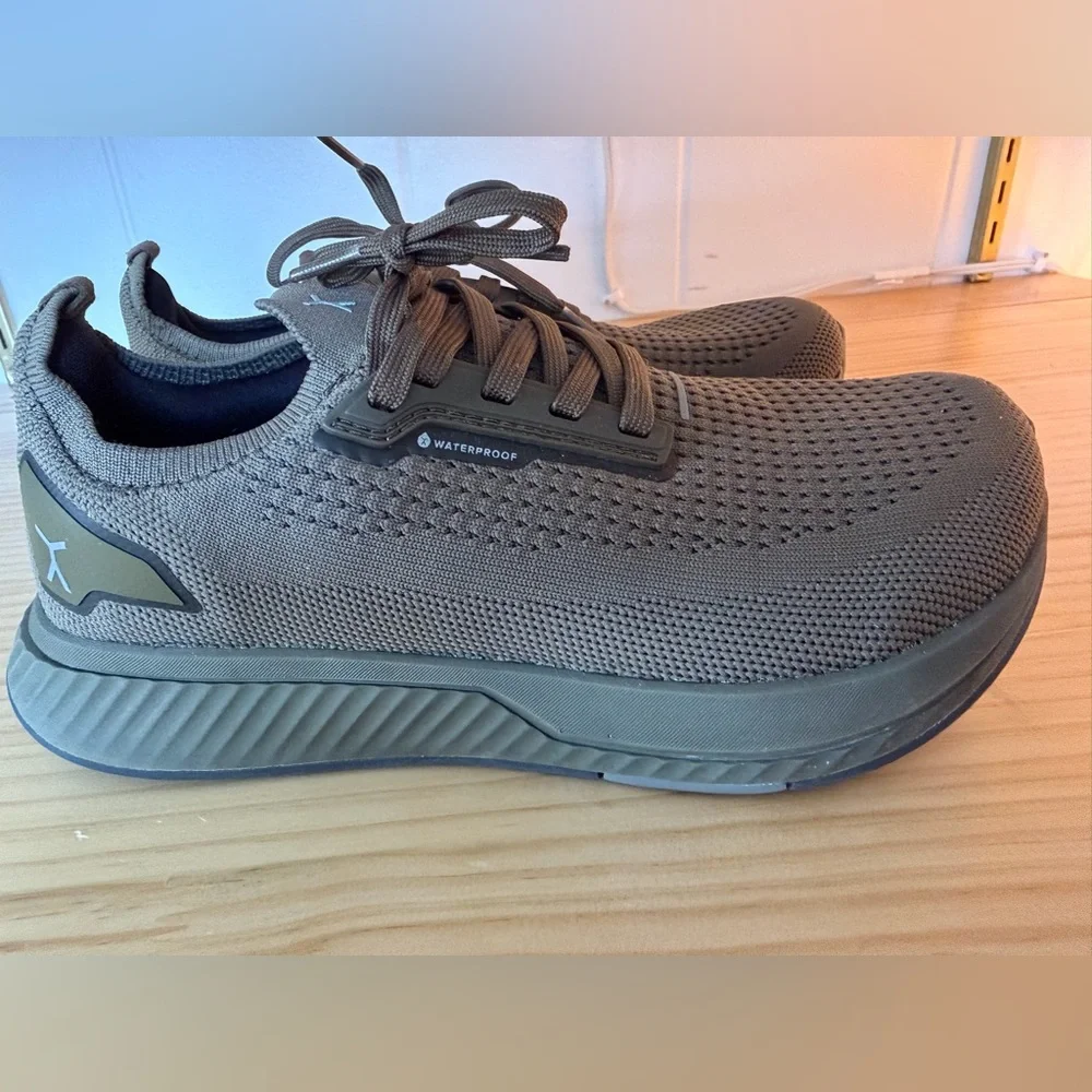 Lux Unisex Adapt Waterproof Runner Athletic Shoes